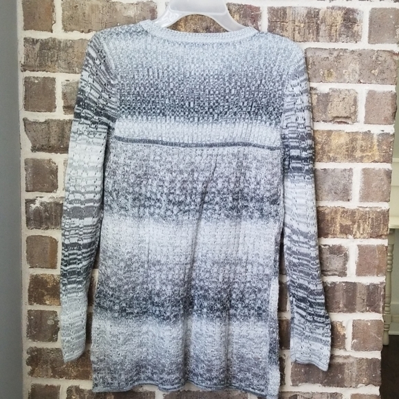 🎪❤Love Rocks Gray Sweater - Picture 4 of 5